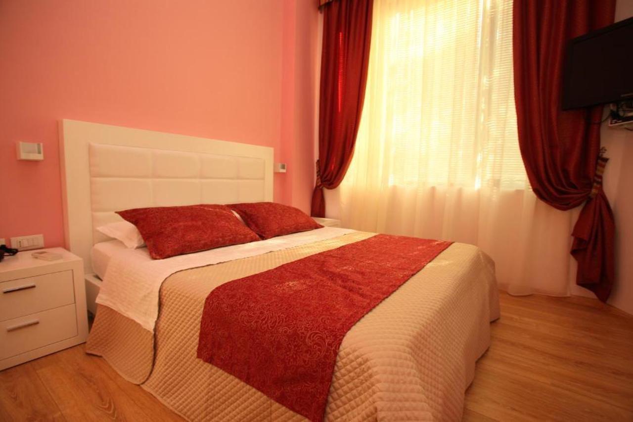 Hotel & Restaurant White City Berat Exterior photo